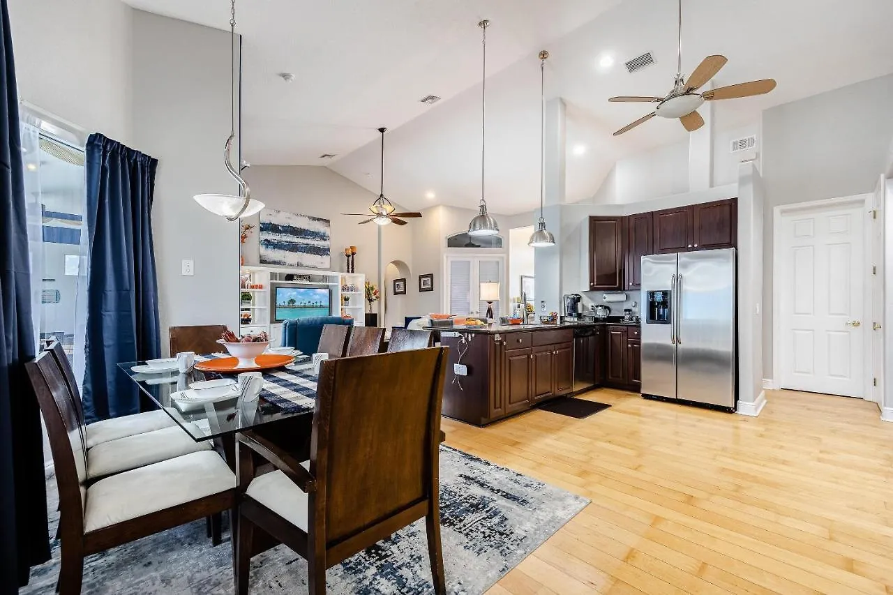 Heated Pool, Cornhole, Dart Board, Sleeps 8! - Lerato Cape Coral