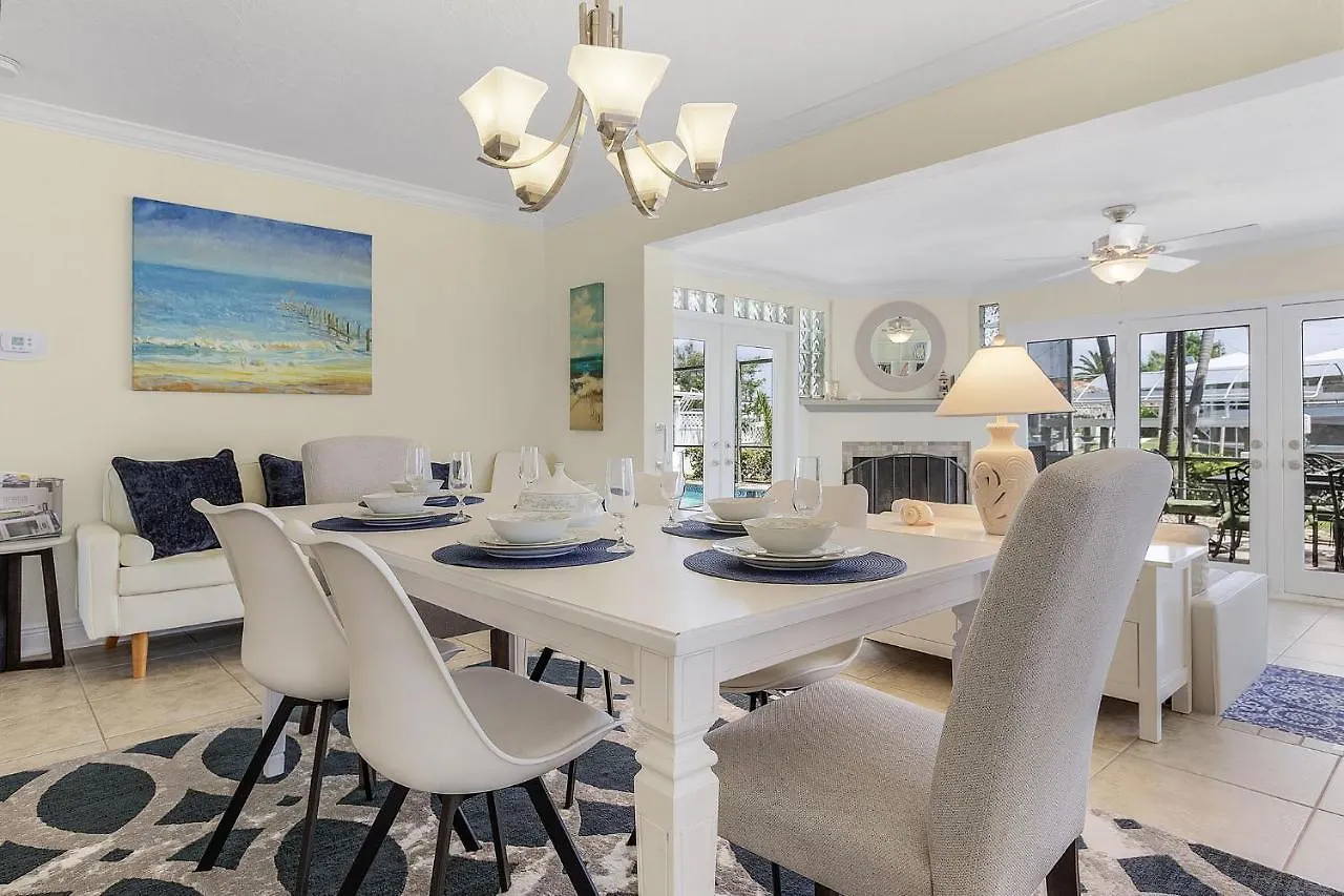Gulf Access, Heated Pool, Bicycles, Sleeps 8 - Jewel Box - Roelens Vacations *