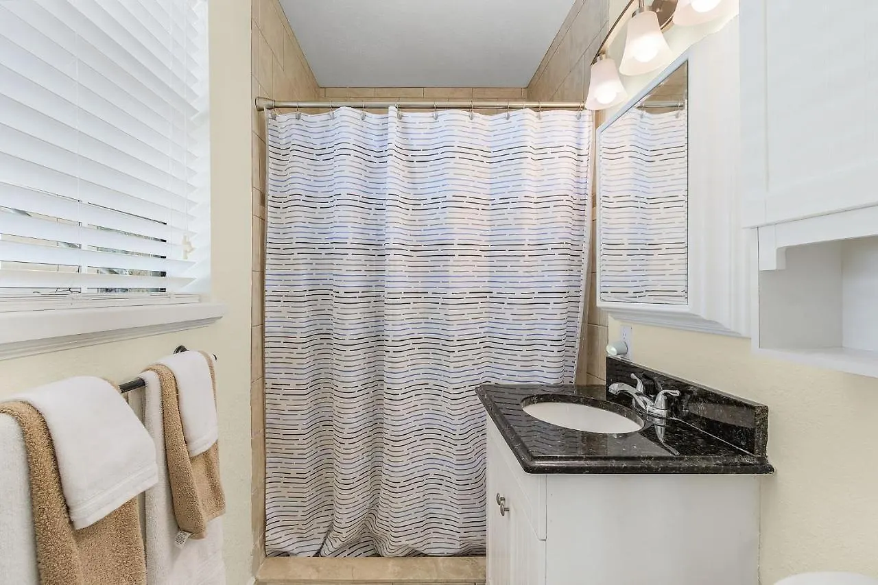 Gulf Access, Heated Pool, Bicycles, Sleeps 8 - Jewel Box - Roelens Vacations Holiday home Cape Coral