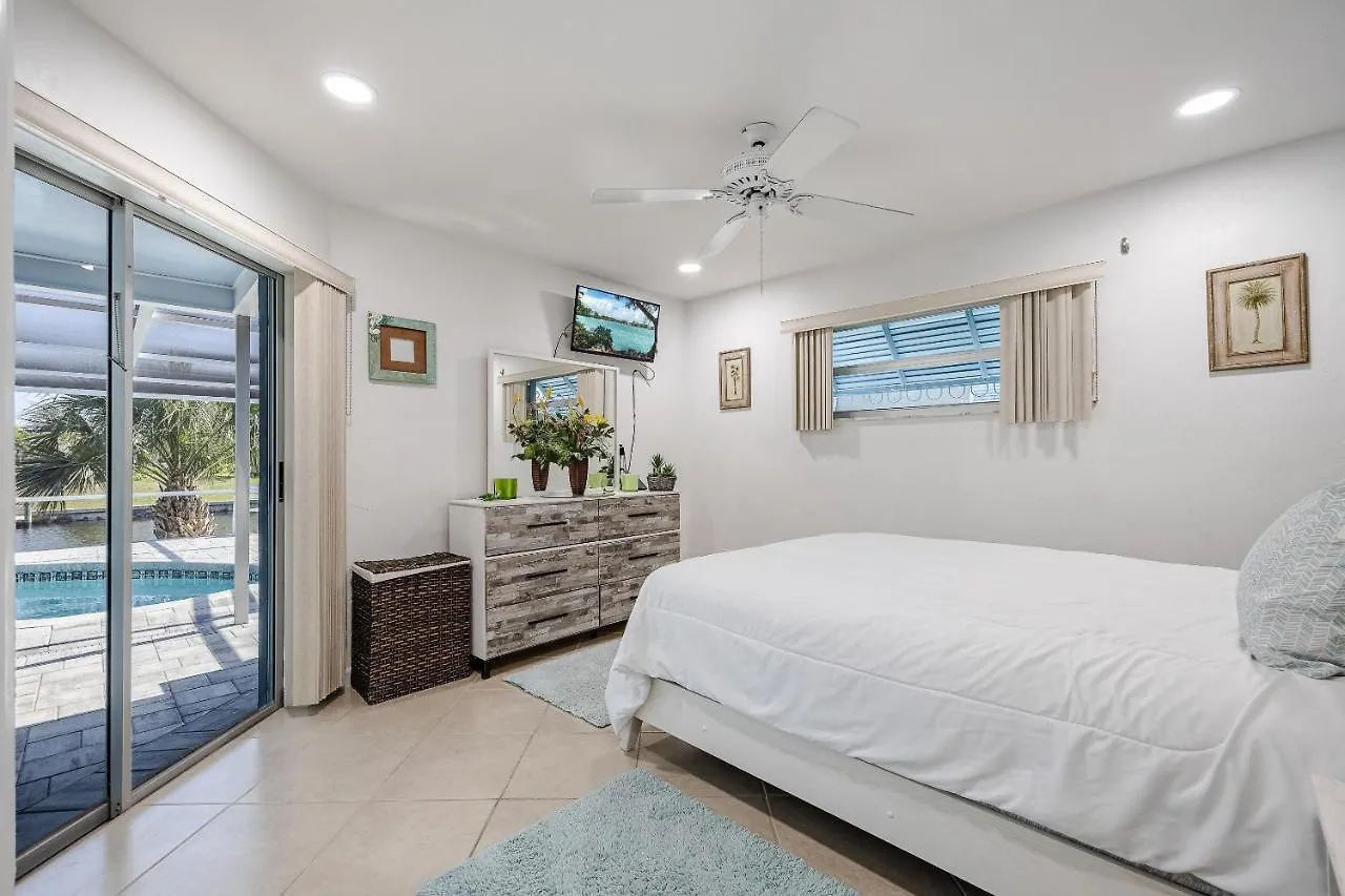 Heated Pool, Sleeps 6 - Paradise By The Pool - Roelens Vacations Holiday home *