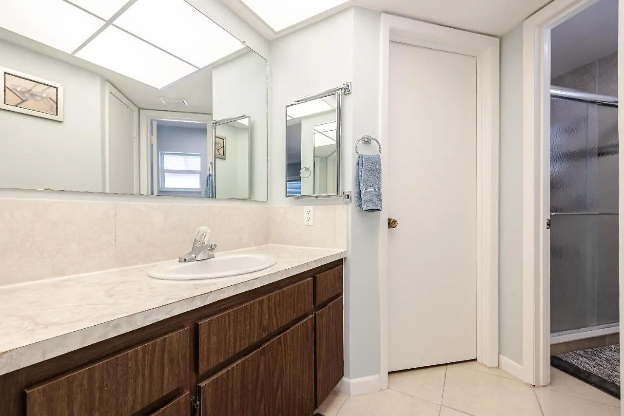 Heated Pool, Sleeps 6 - Paradise By The Pool - Roelens Vacations Cape Coral