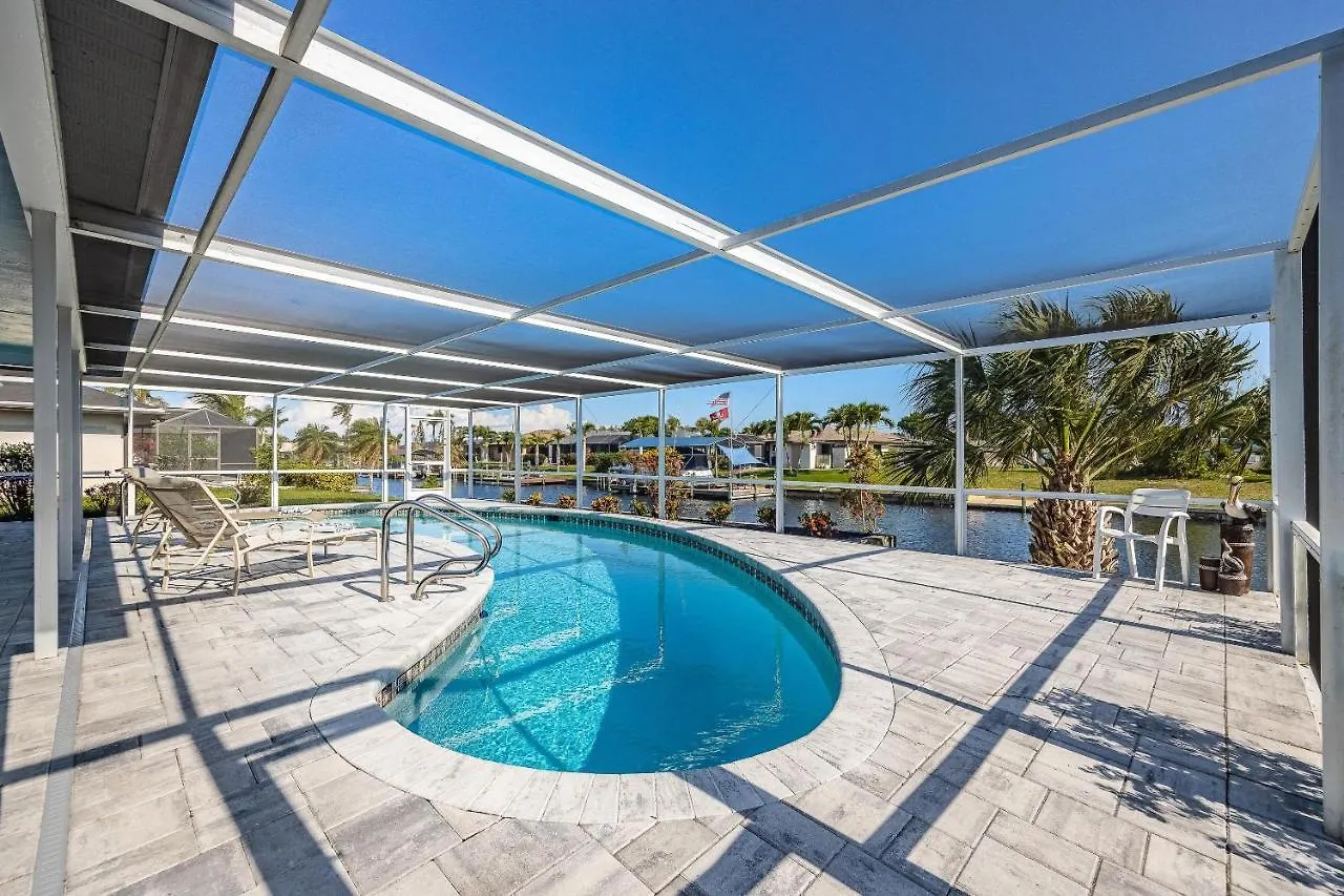 Heated Pool, Sleeps 6 - Paradise By The Pool - Roelens Vacations Holiday home *