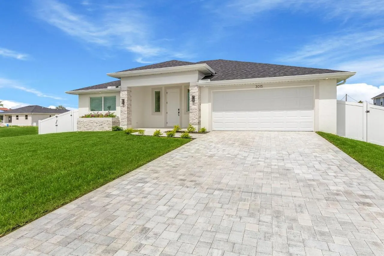 Brand New Home, Heated Pool, Sleeps 8 - Kayo Kosta - Roelens Vacations Cape Coral