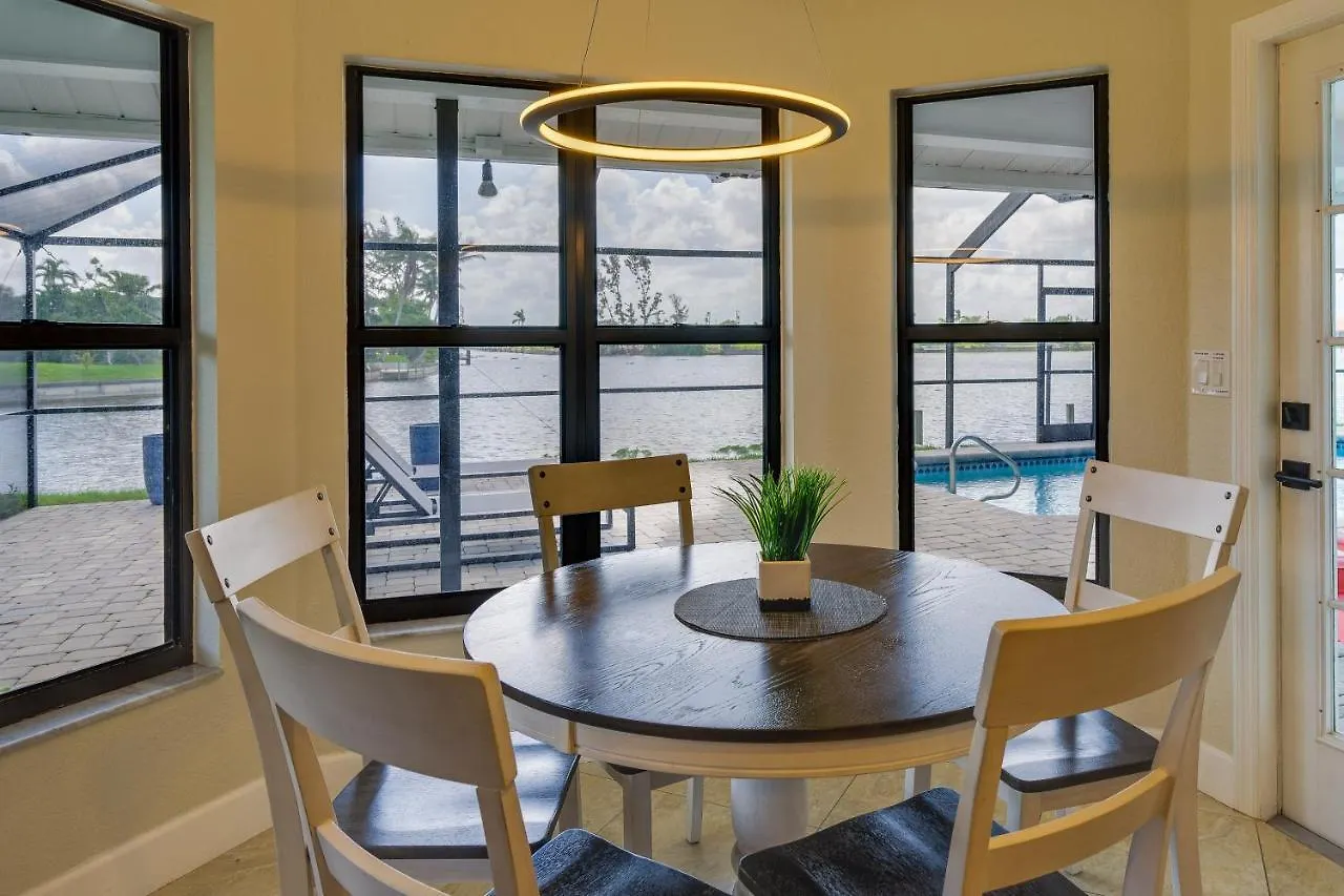Lakefront Oasis With Kayaks And Pool! * Cape Coral