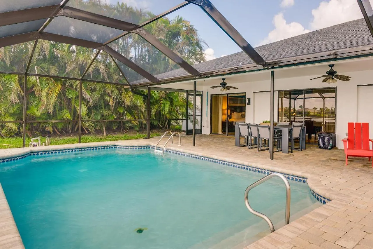 Holiday home Lakefront Oasis With Kayaks And Pool!