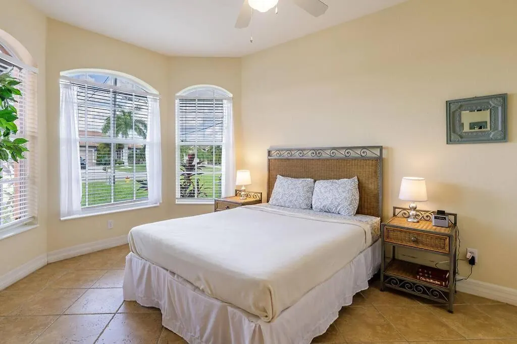 Villa Maxos - Boaters Dream 4br/3 Bath Pool /