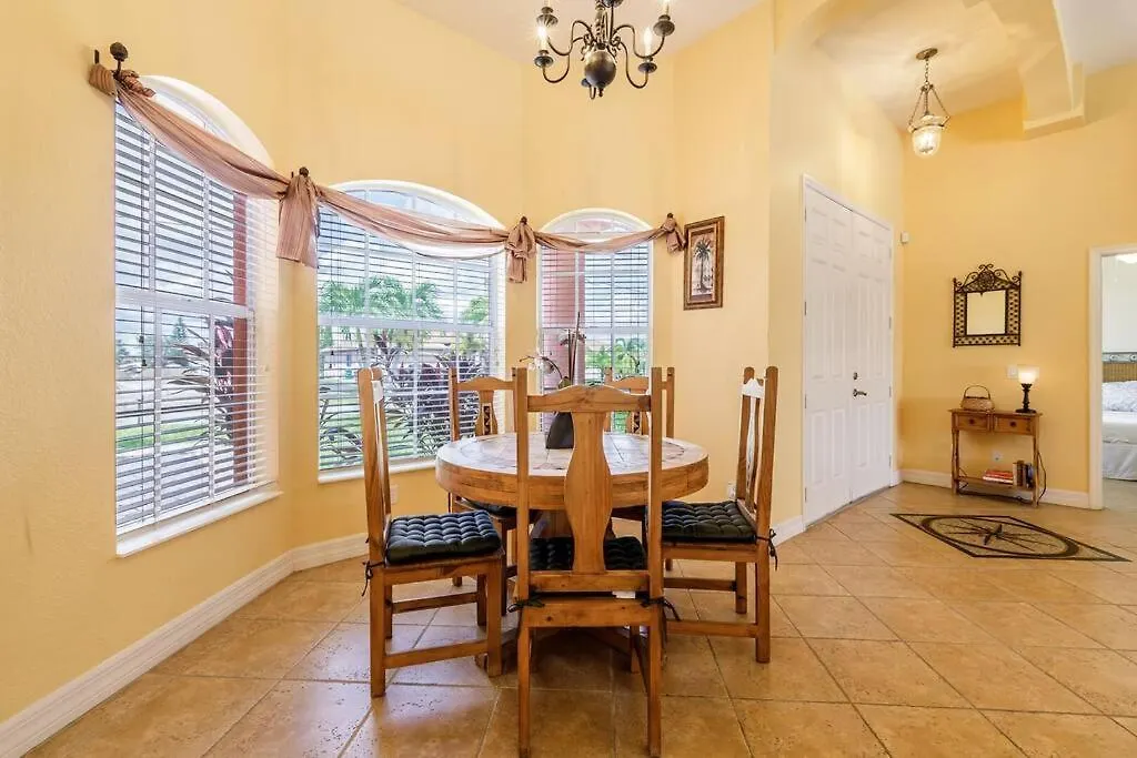 Maxos - Boaters Dream 4br/3 Bath Pool / Villa *
