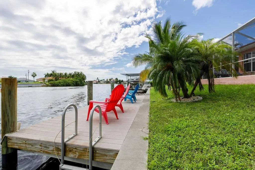Maxos - Boaters Dream 4br/3 Bath Pool / Cape Coral