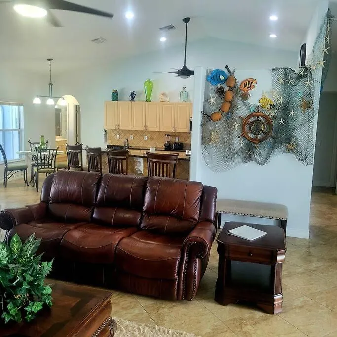 Areca Palms With Heated Pool Holiday home *