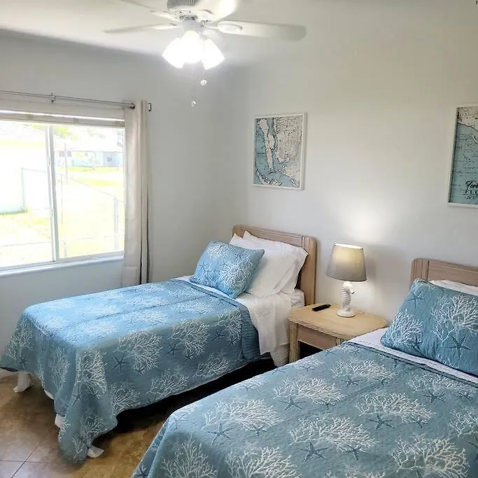 Areca Palms With Heated Pool Cape Coral