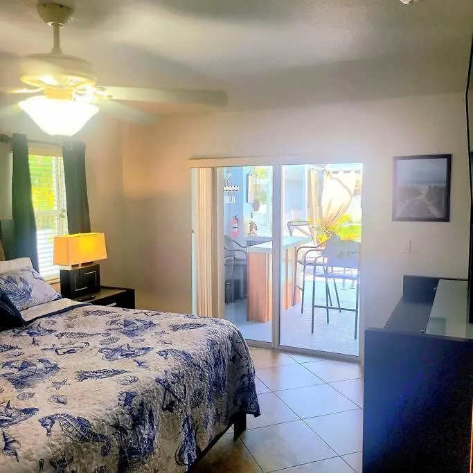 Areca Palms With Heated Pool Holiday home *