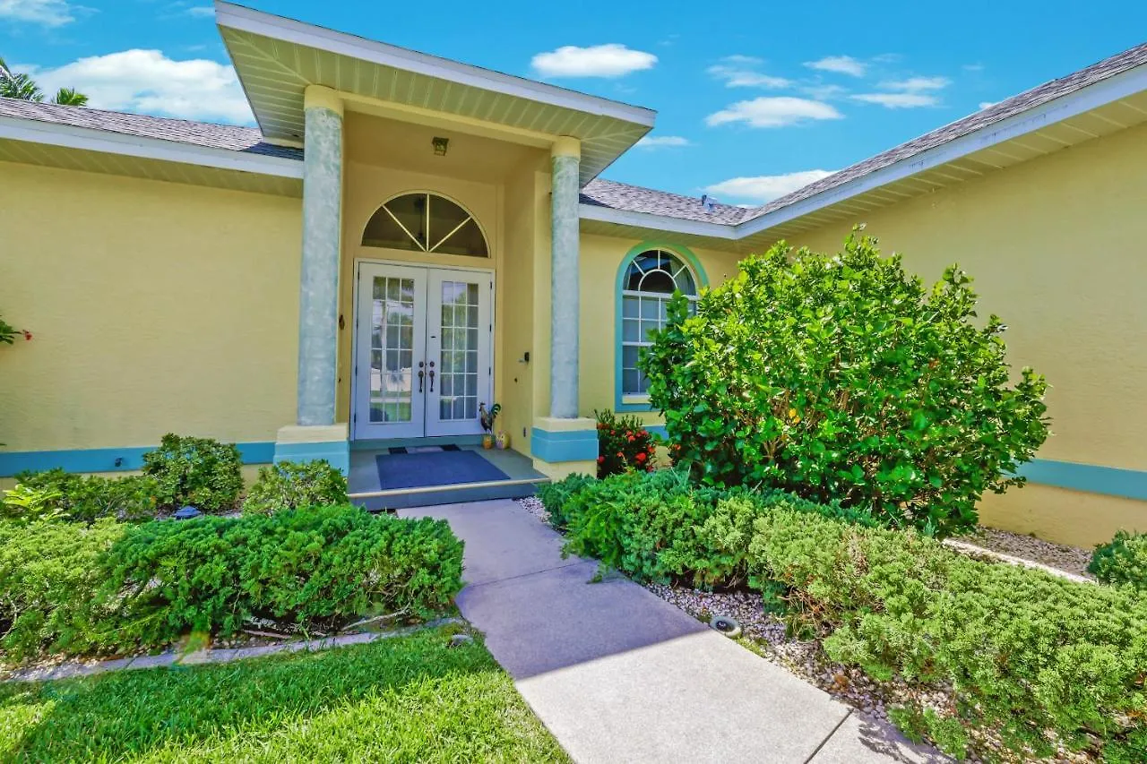 Quiet And Relaxing Waterfront Paradise With Direct Access To The Gulf Of Mexico, Just For Sun Holiday home *