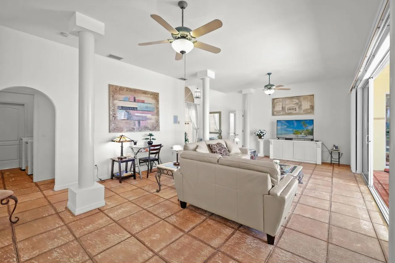 Quiet And Relaxing Waterfront Paradise With Direct Access To The Gulf Of Mexico, Just For Sun Holiday home Cape Coral