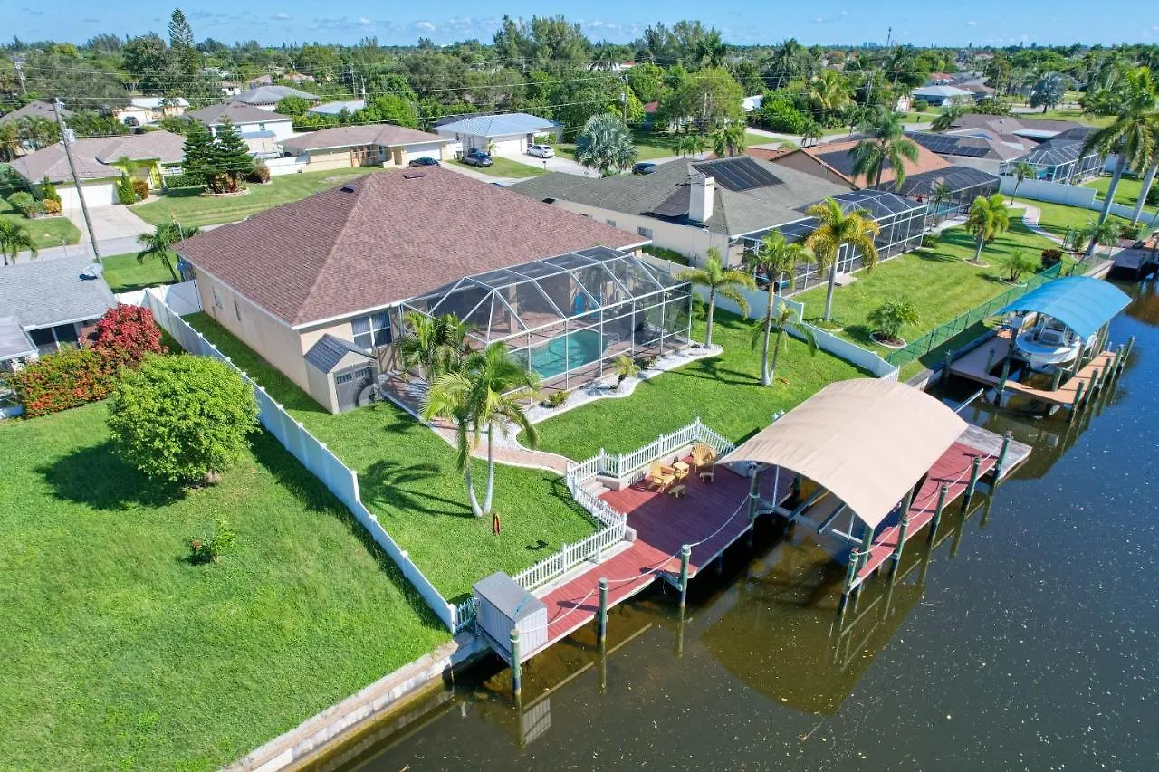 Holiday home Seaside Escape: Gulf-front Paradise With Boat Lift