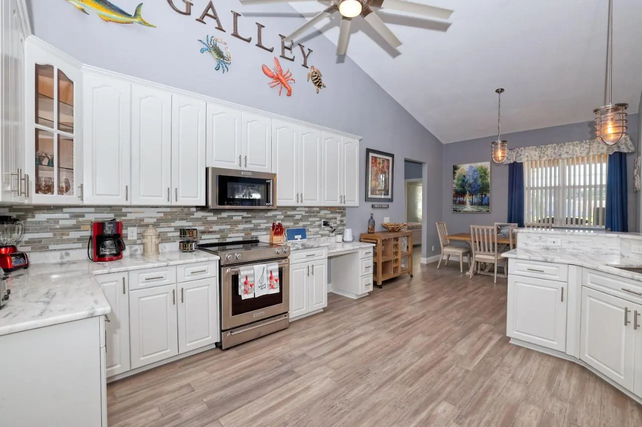 Seaside Escape: Gulf-front Paradise With Boat Lift Holiday home *