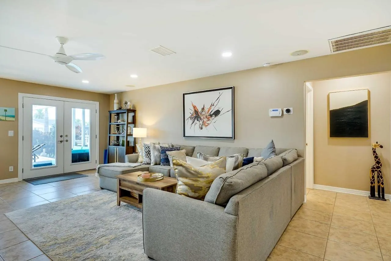 Family With Outdoor Oasis In Cape Coral! Holiday home Cape Coral