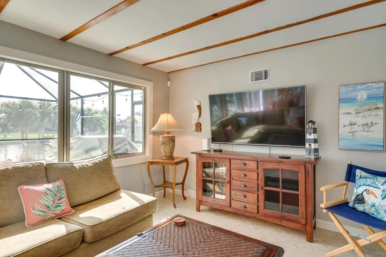 Waterfront Oasis With Boat Dock And Lanai! Holiday home