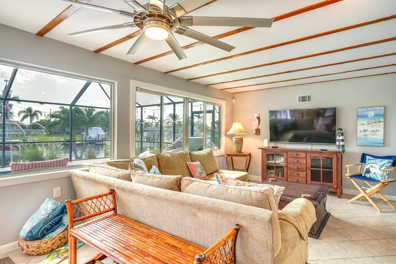 Waterfront Oasis With Boat Dock And Lanai! Holiday home Cape Coral