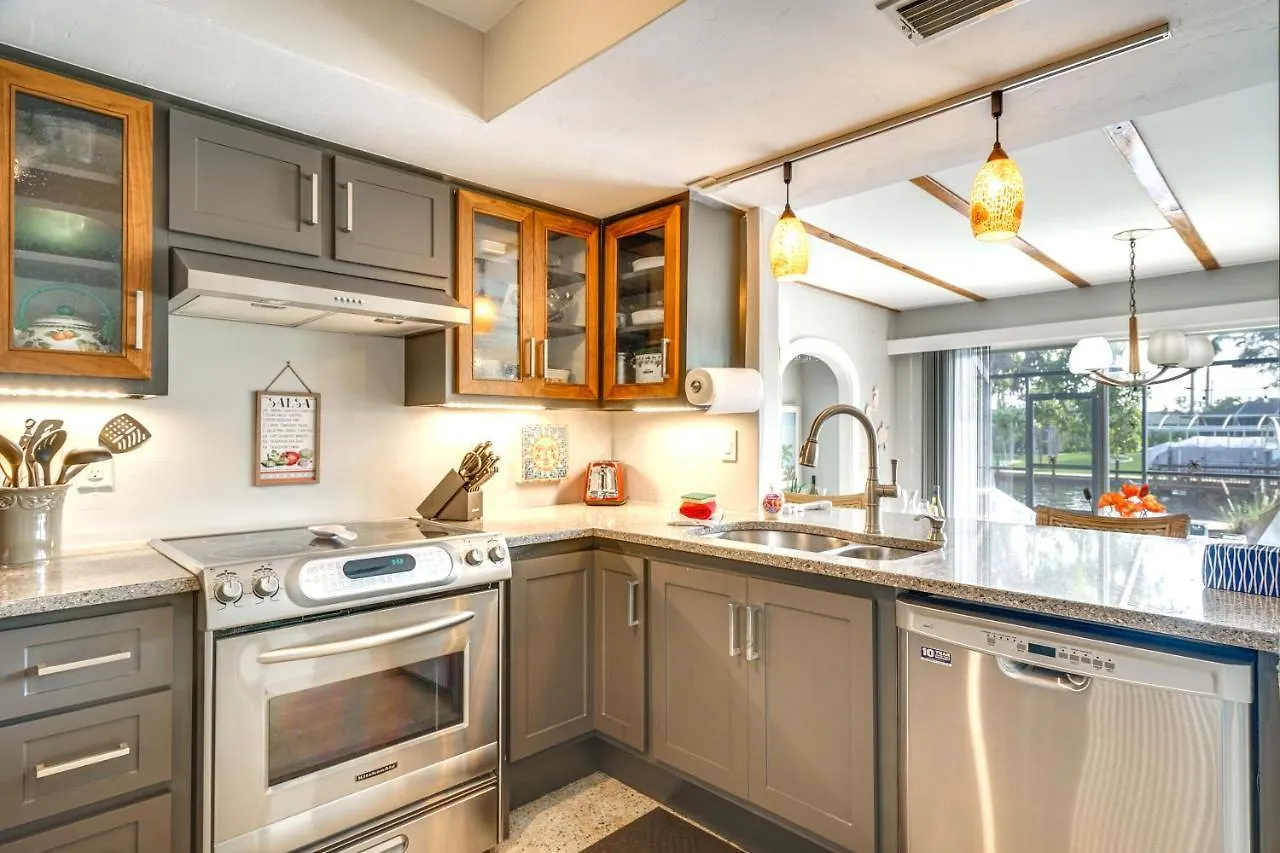 Waterfront Oasis With Boat Dock And Lanai! * Cape Coral
