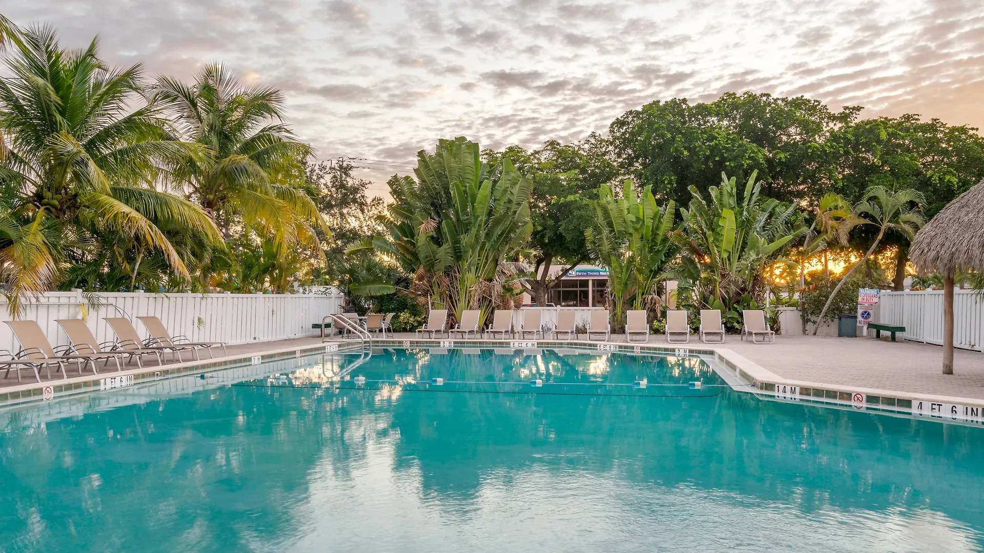 Express Cape Coral-fort Myers Area By Ihg Hotel 3*