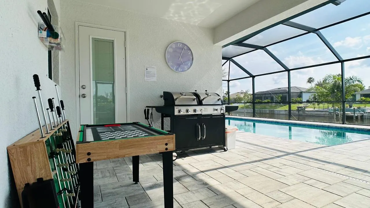 The Salt Life Get Away - Cape Coral, Florida * 珊瑚角