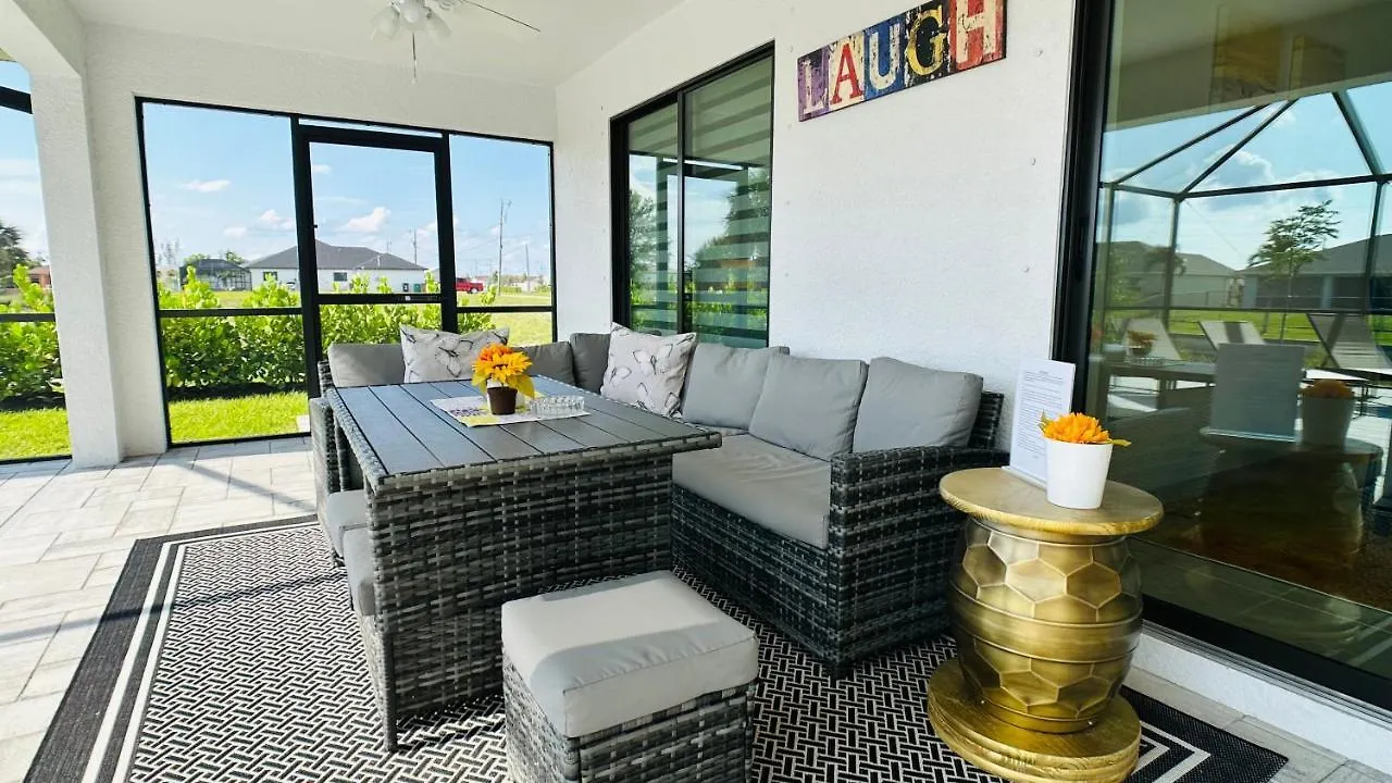 The Salt Life Get Away - Cape Coral, Florida * 珊瑚角