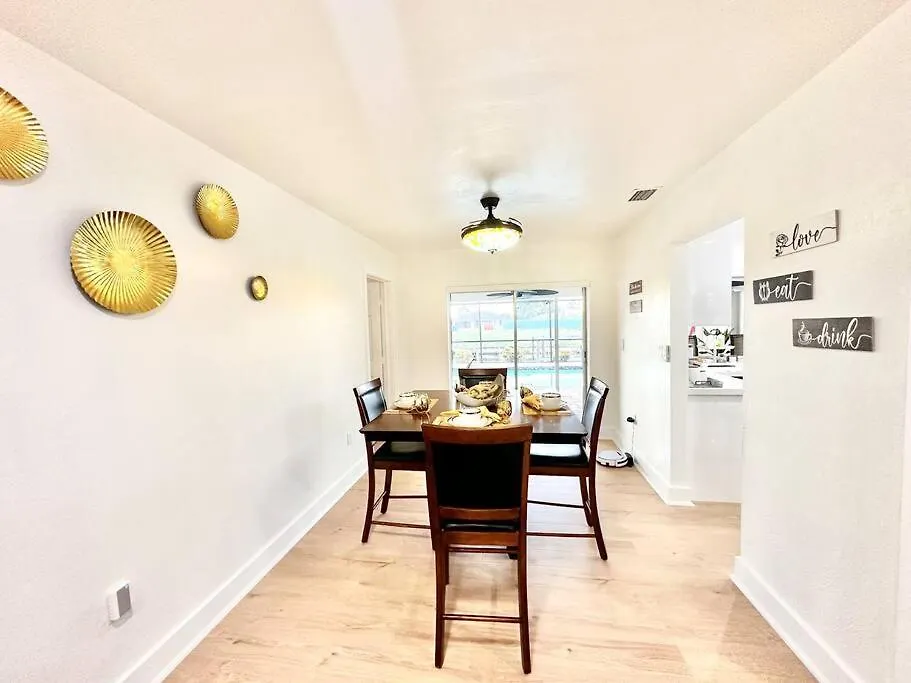 Holiday home Gulf Access Oasis W/ Heated Pool ! Cape Coral