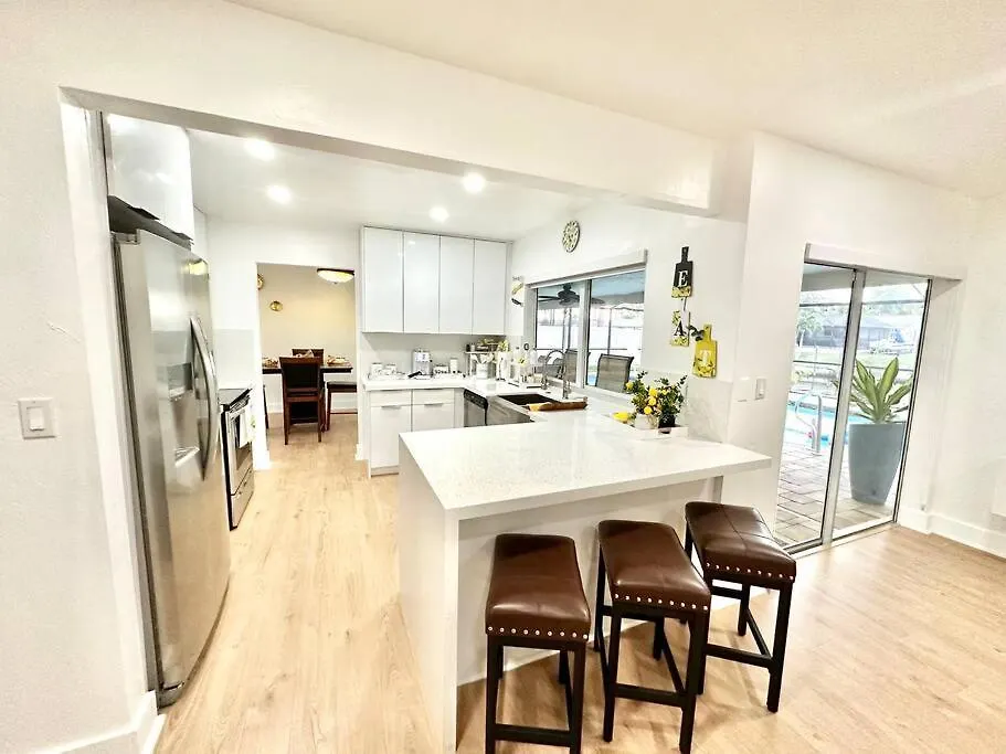 Gulf Access Oasis W/ Heated Pool ! * Cape Coral