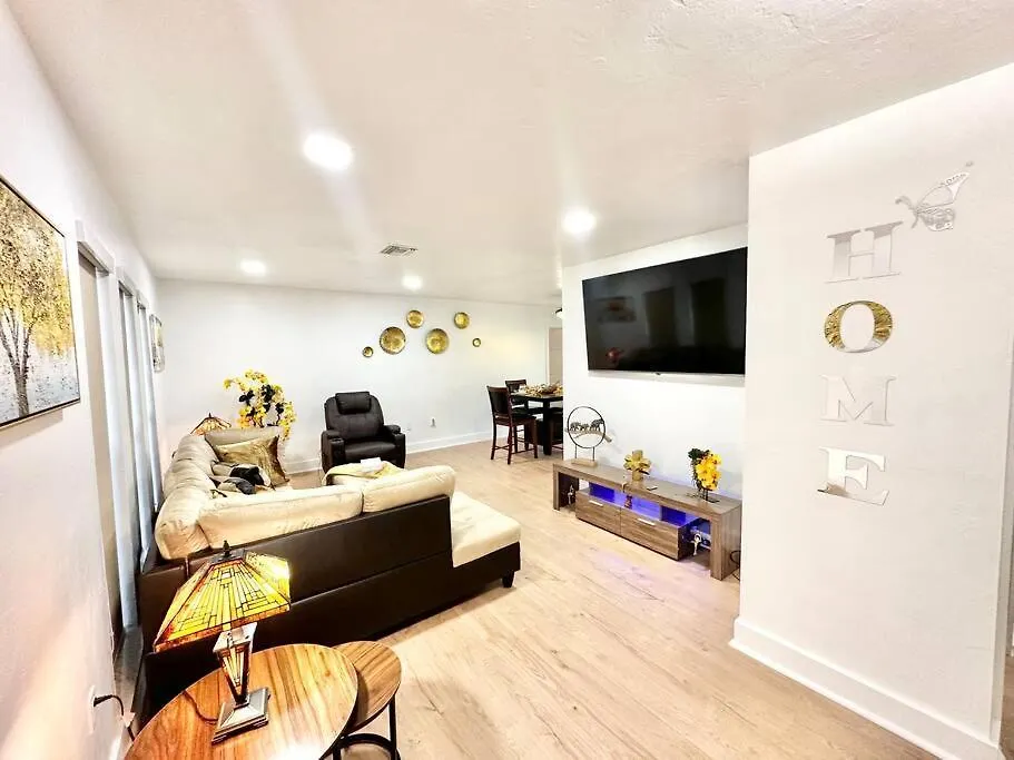 Holiday home Gulf Access Oasis W/ Heated Pool ! Cape Coral