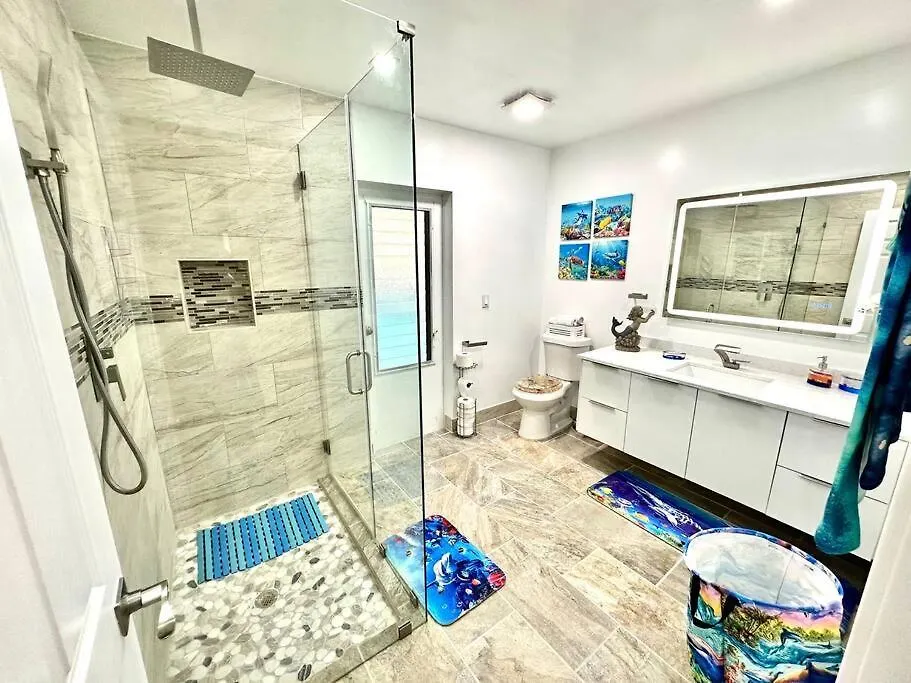Gulf Access Oasis W/ Heated Pool ! Holiday home Cape Coral