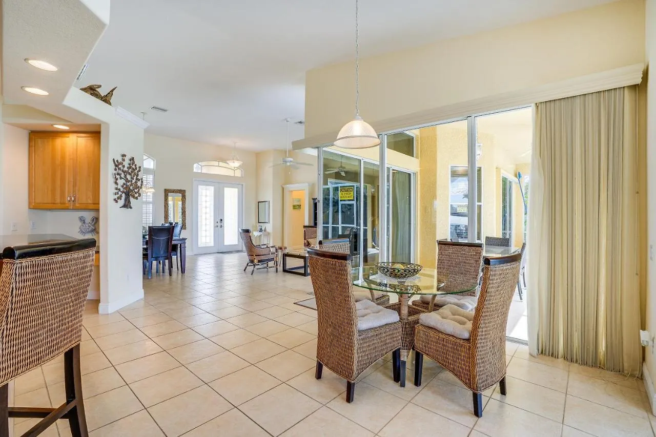 Holiday home Waterfront Lanai, Pool And Dock! Cape Coral