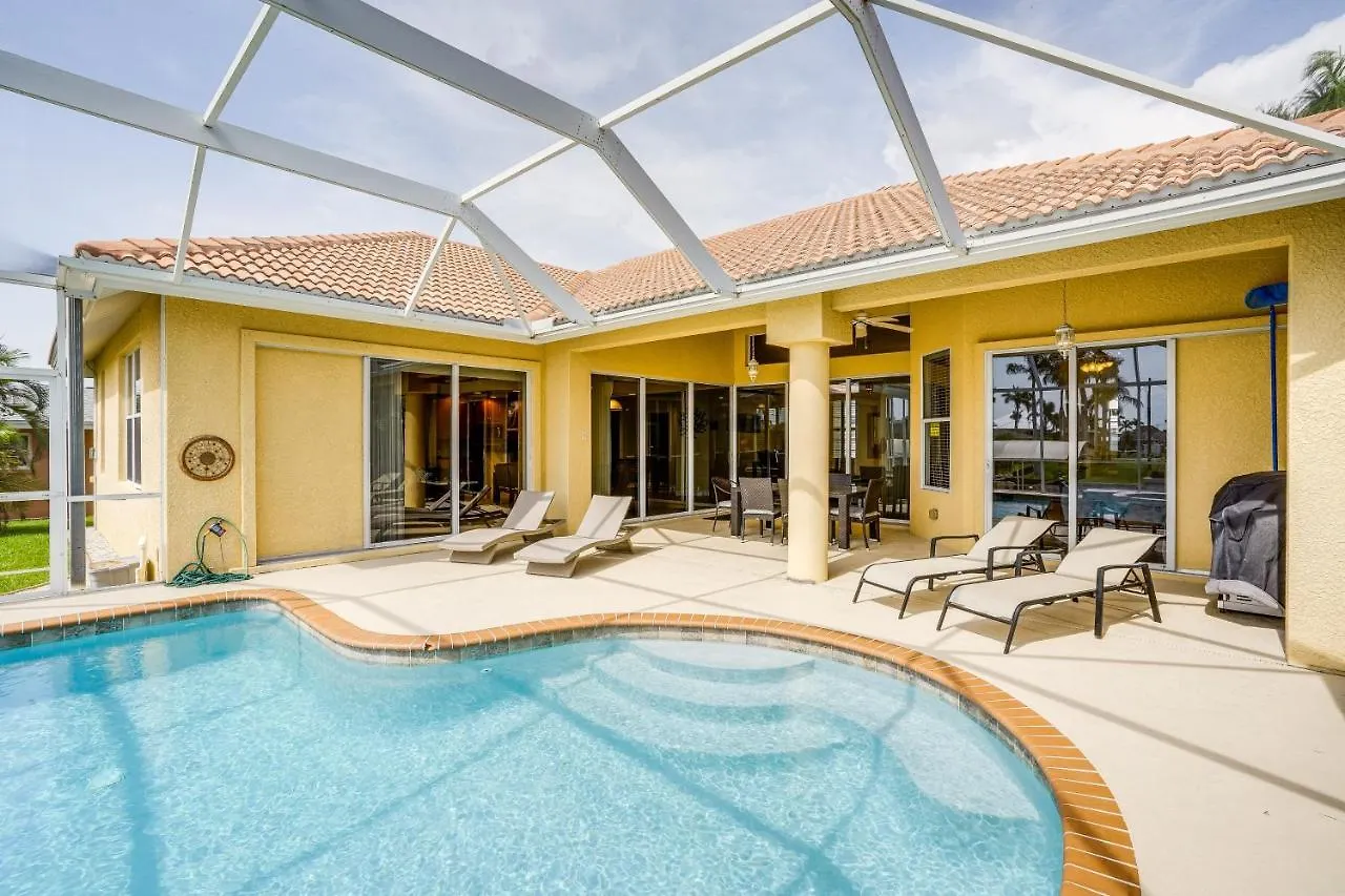 Holiday home Waterfront Lanai, Pool And Dock!