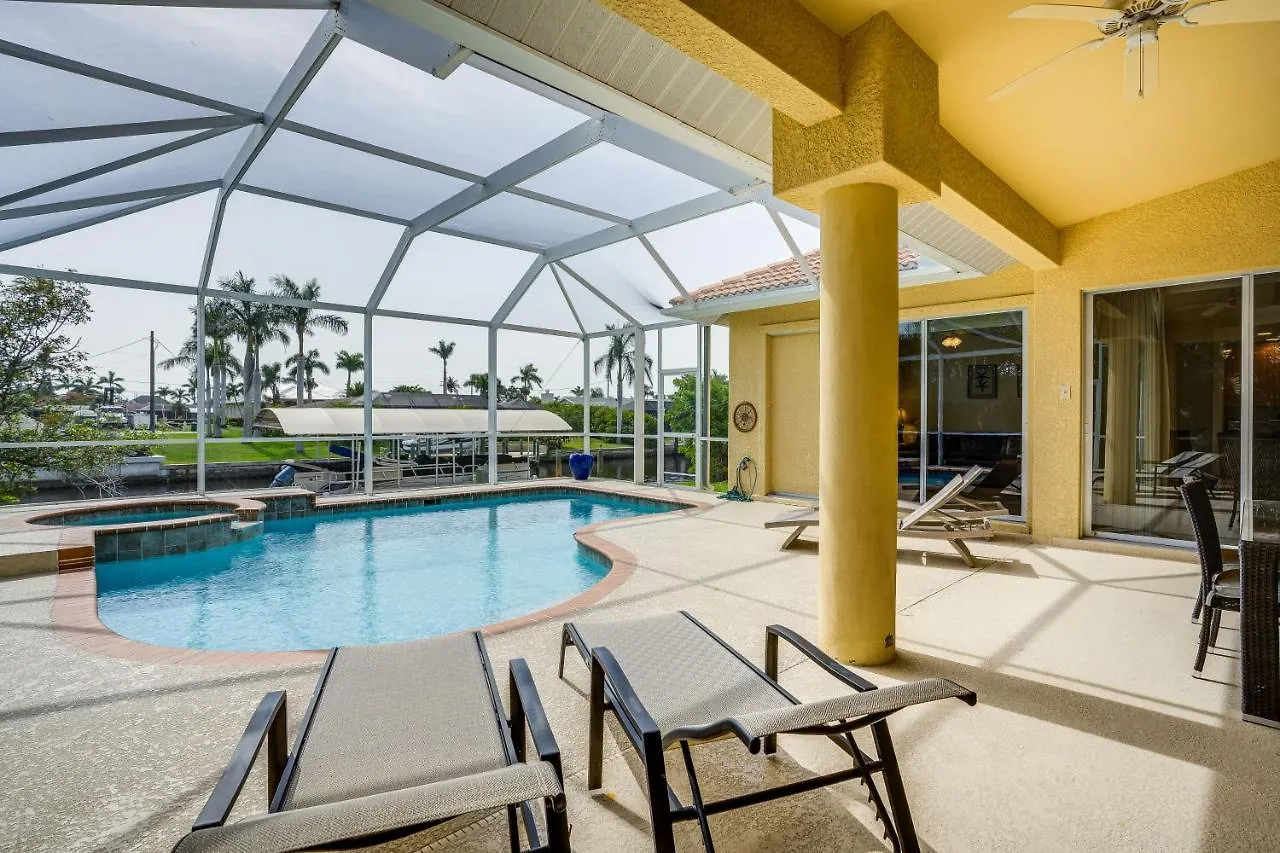 Holiday home Waterfront Lanai, Pool And Dock!
