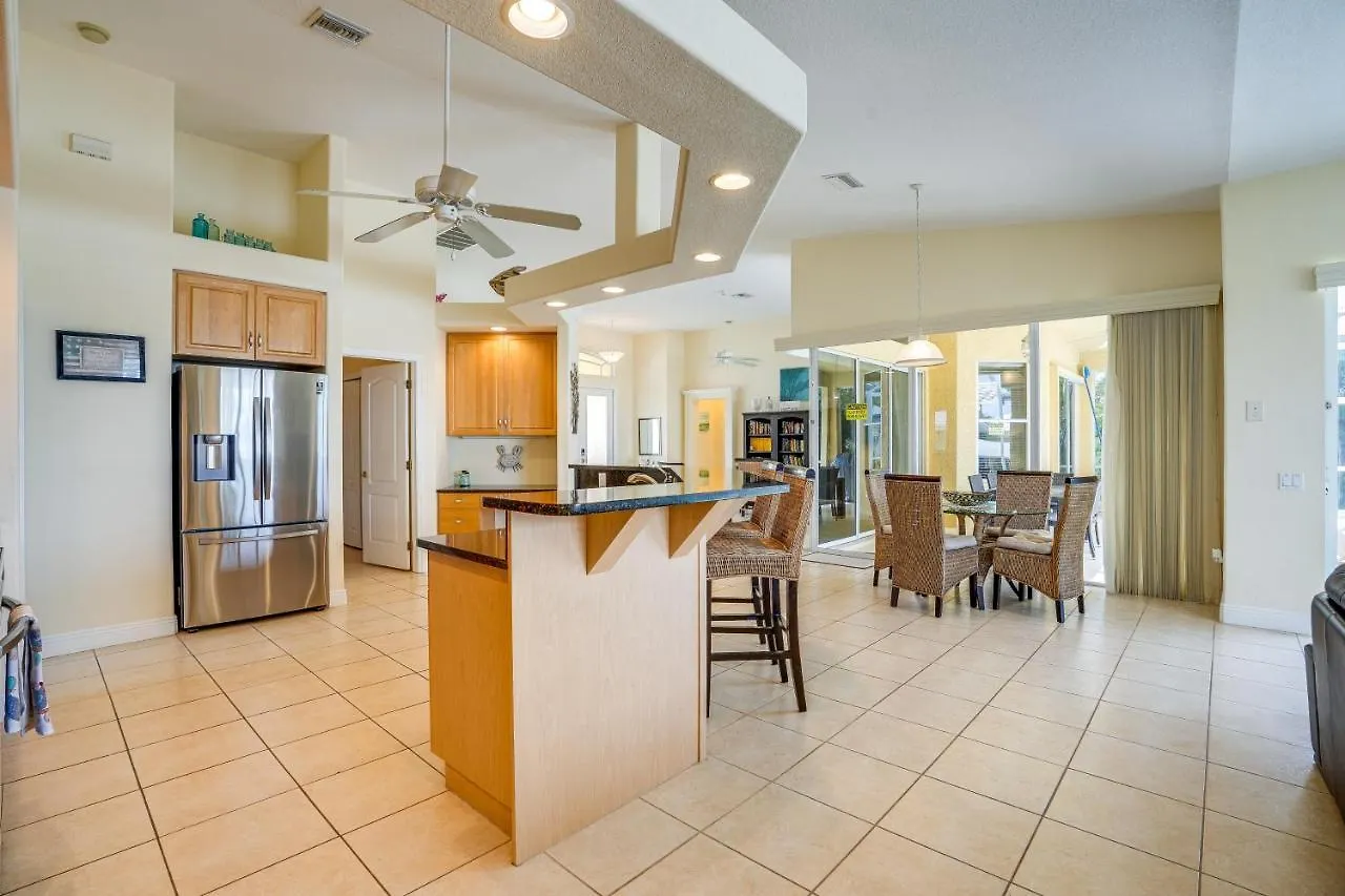 Holiday home Waterfront Lanai, Pool And Dock! *