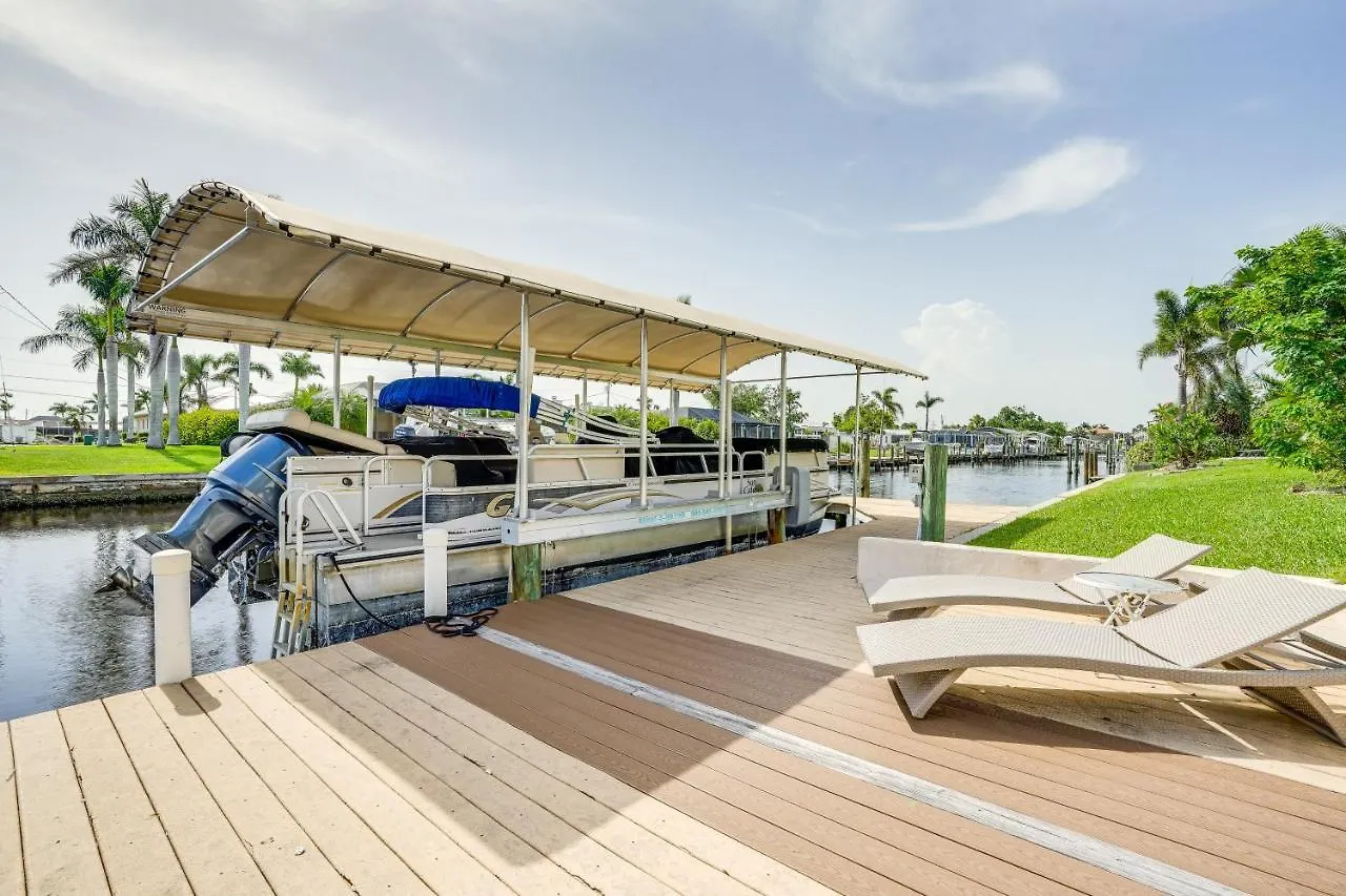 Waterfront Lanai, Pool And Dock! Cape Coral