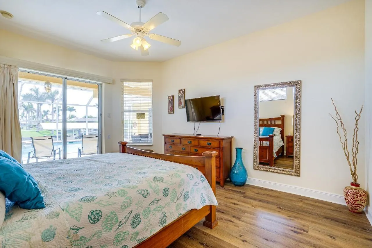 Holiday home Waterfront Lanai, Pool And Dock! *