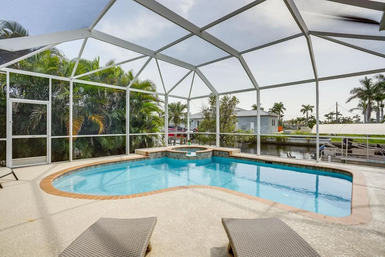 Holiday home Waterfront Lanai, Pool And Dock! *