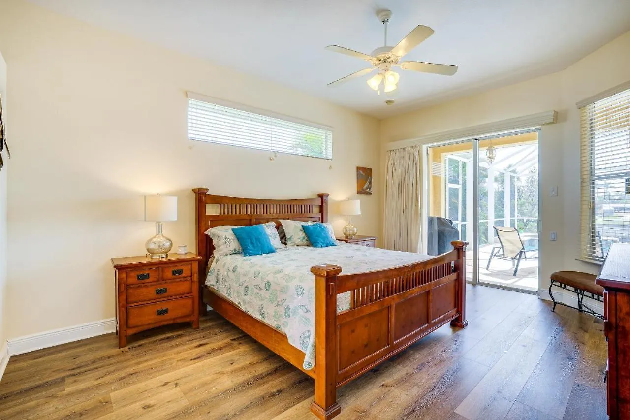 Waterfront Lanai, Pool And Dock! Holiday home
