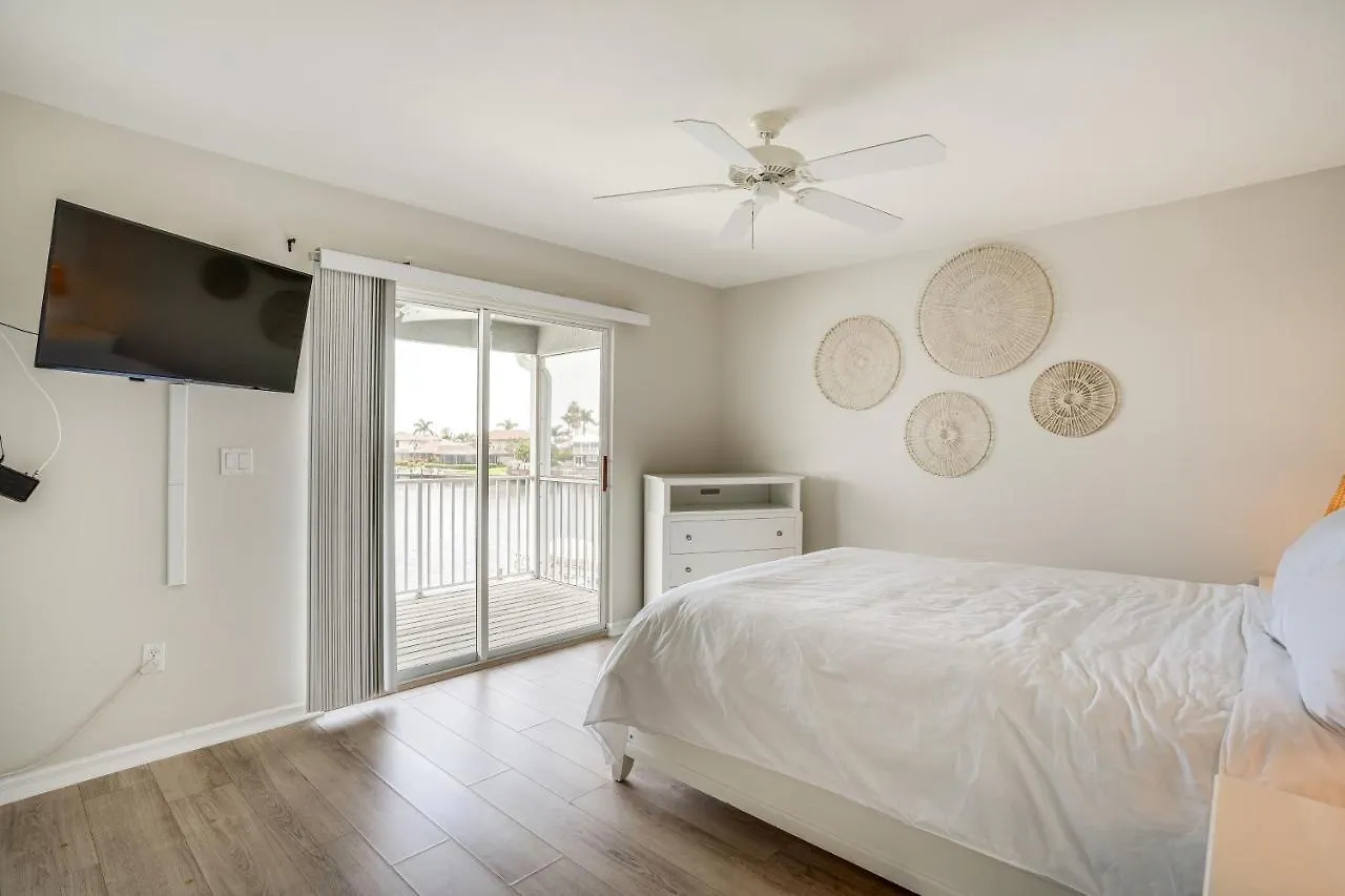 Holiday home Waterfront Retreat With Pool On Caloosahatchee River Cape Coral
