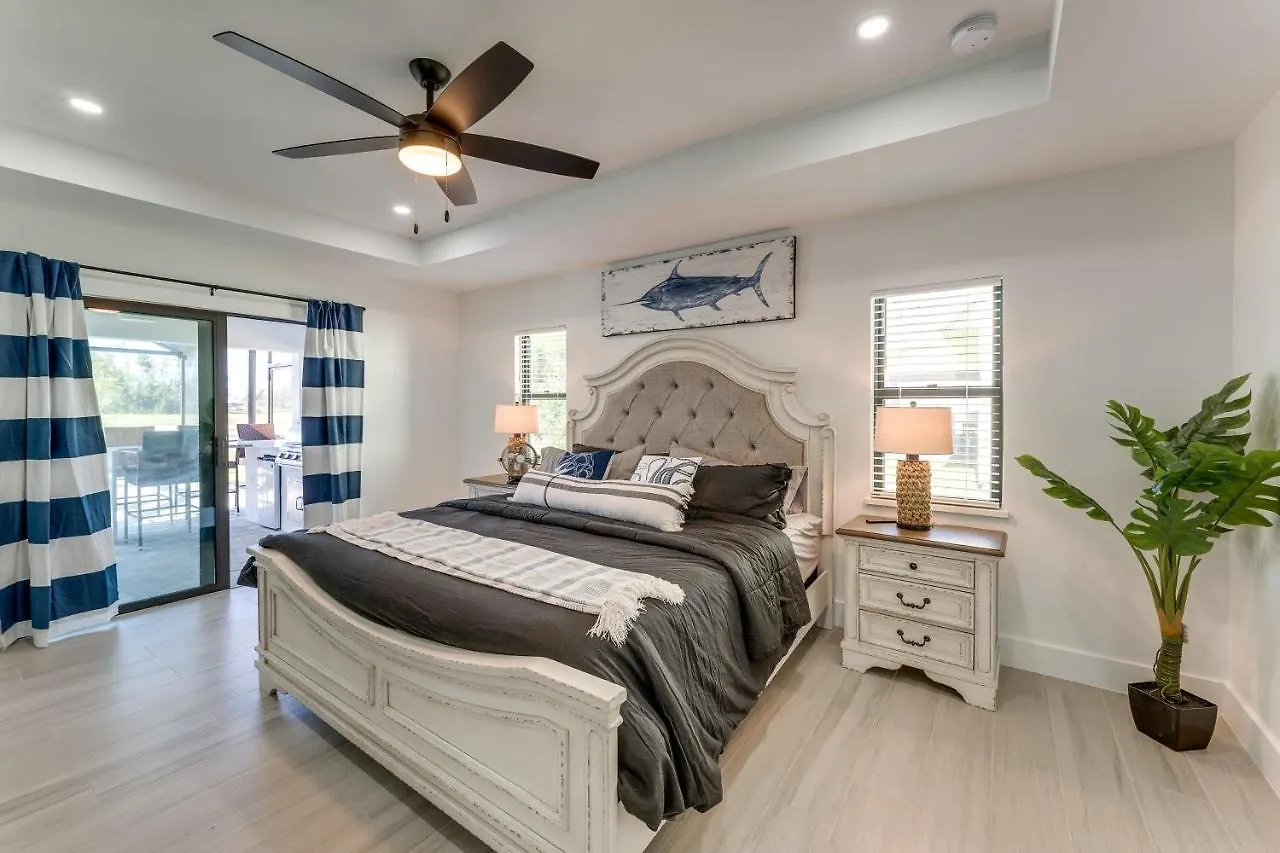 Vacation With Private Pool And Grill Cape Coral