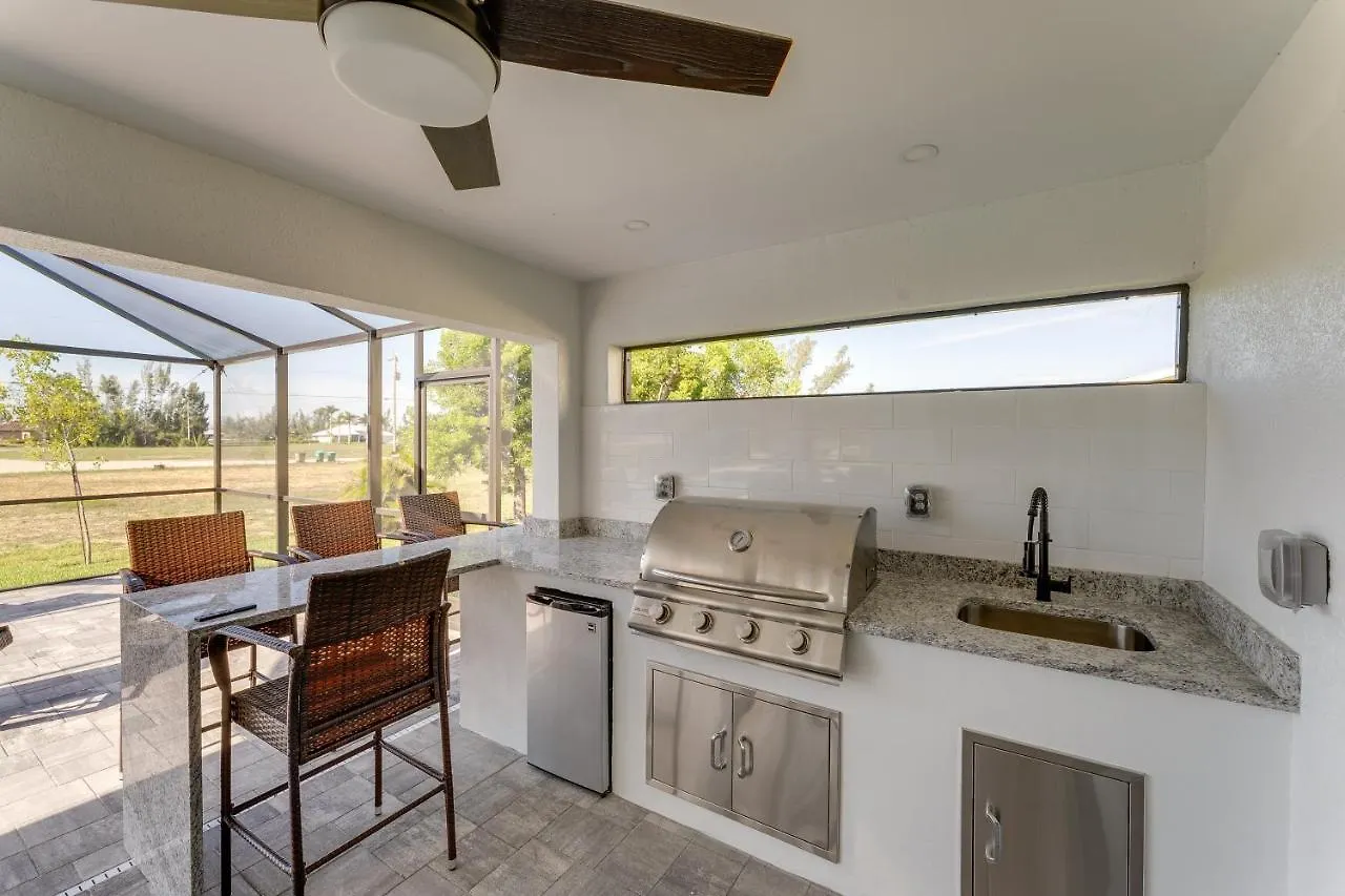 Vacation With Private Pool And Grill Holiday home *