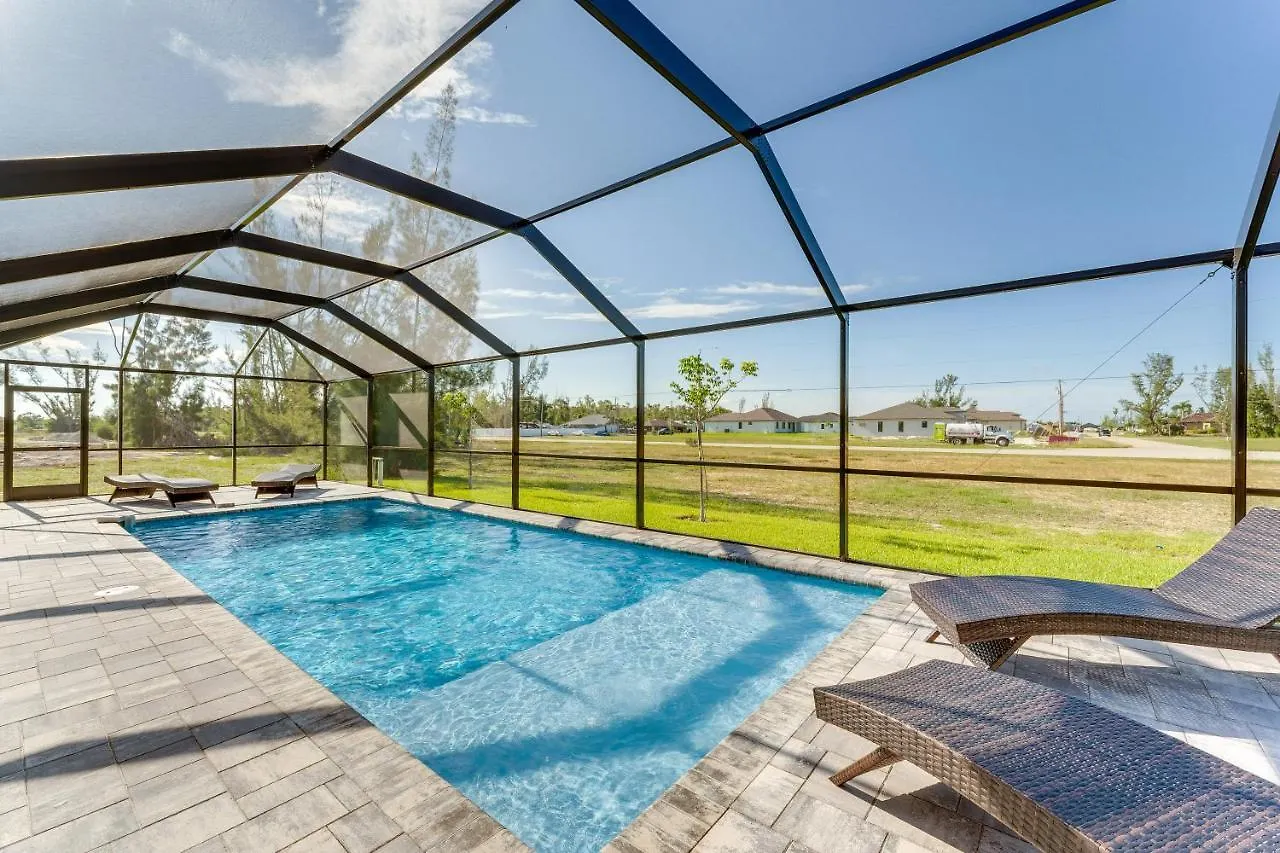 Vacation With Private Pool And Grill Holiday home Cape Coral
