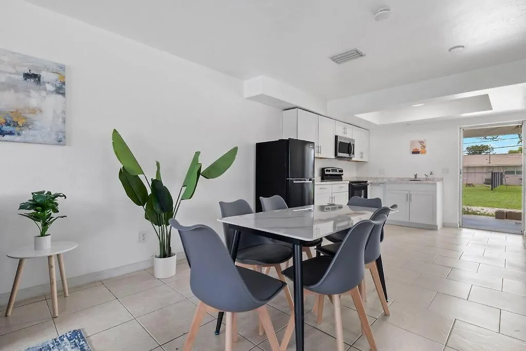 Apartment The Heart Of Cape Coral! *