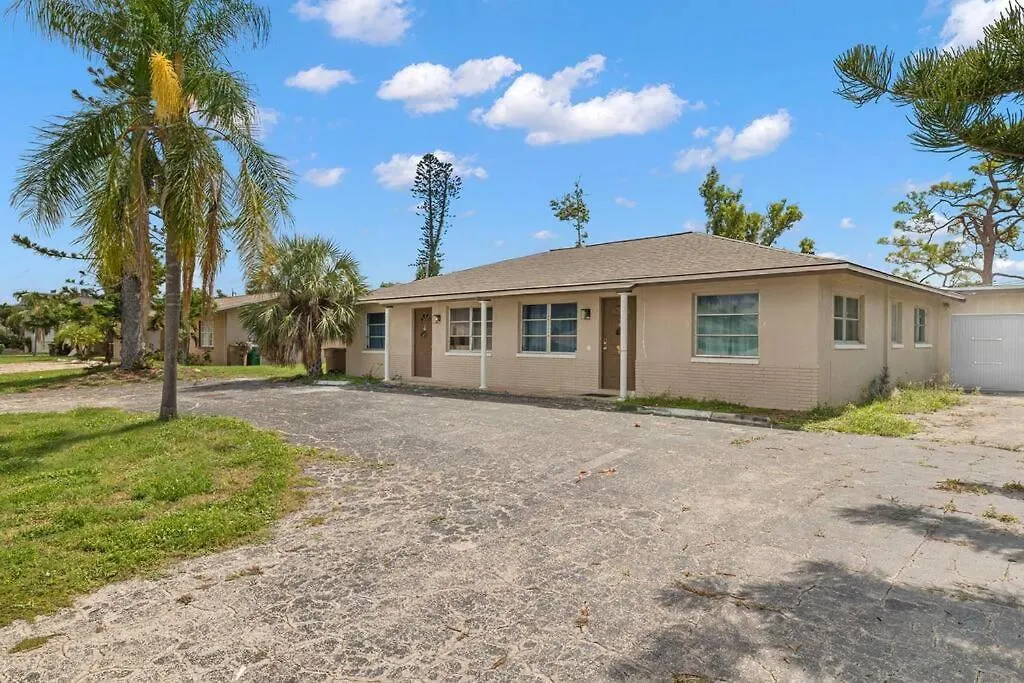 The Heart Of Cape Coral! Apartment
