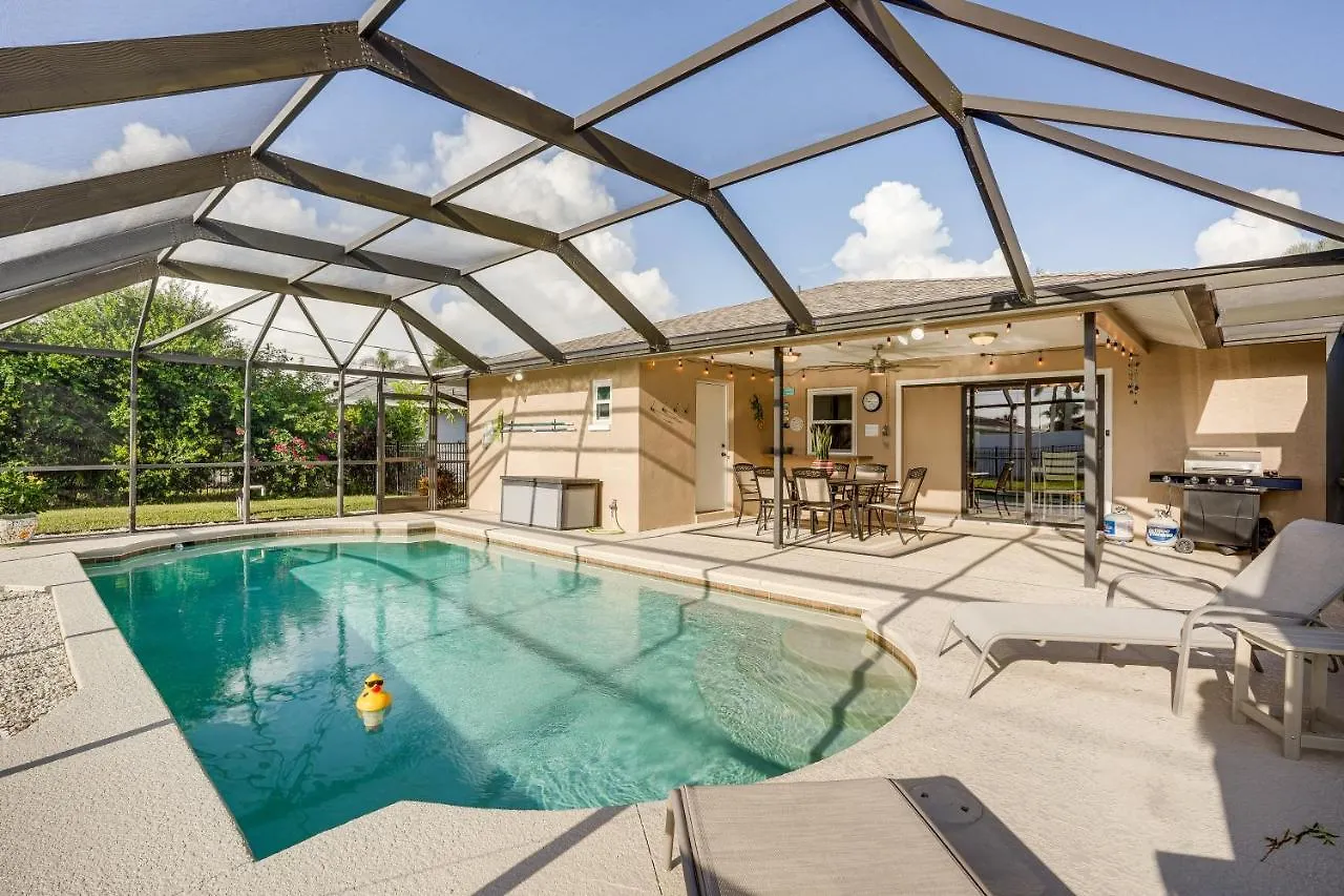 Holiday home With Screened Pool And Patio! Cape Coral