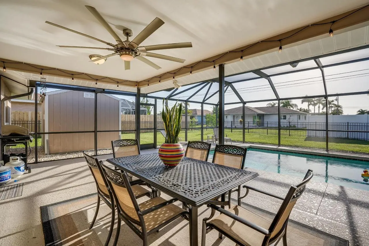 With Screened Pool And Patio! Holiday home *