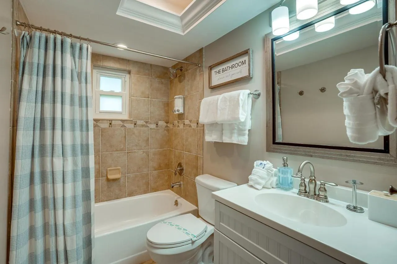 With Screened Pool And Patio! Holiday home