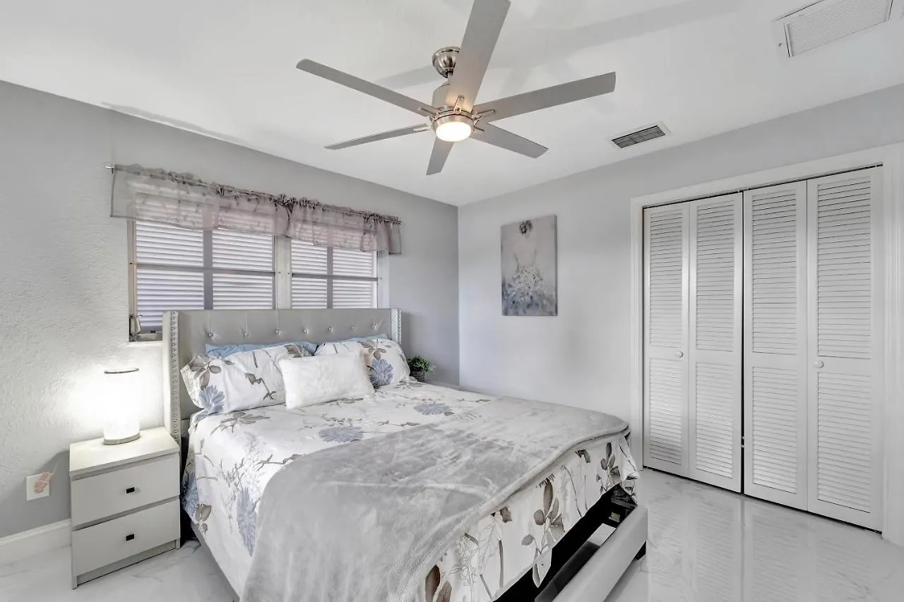 The Turquoise Turtle Cape Coral