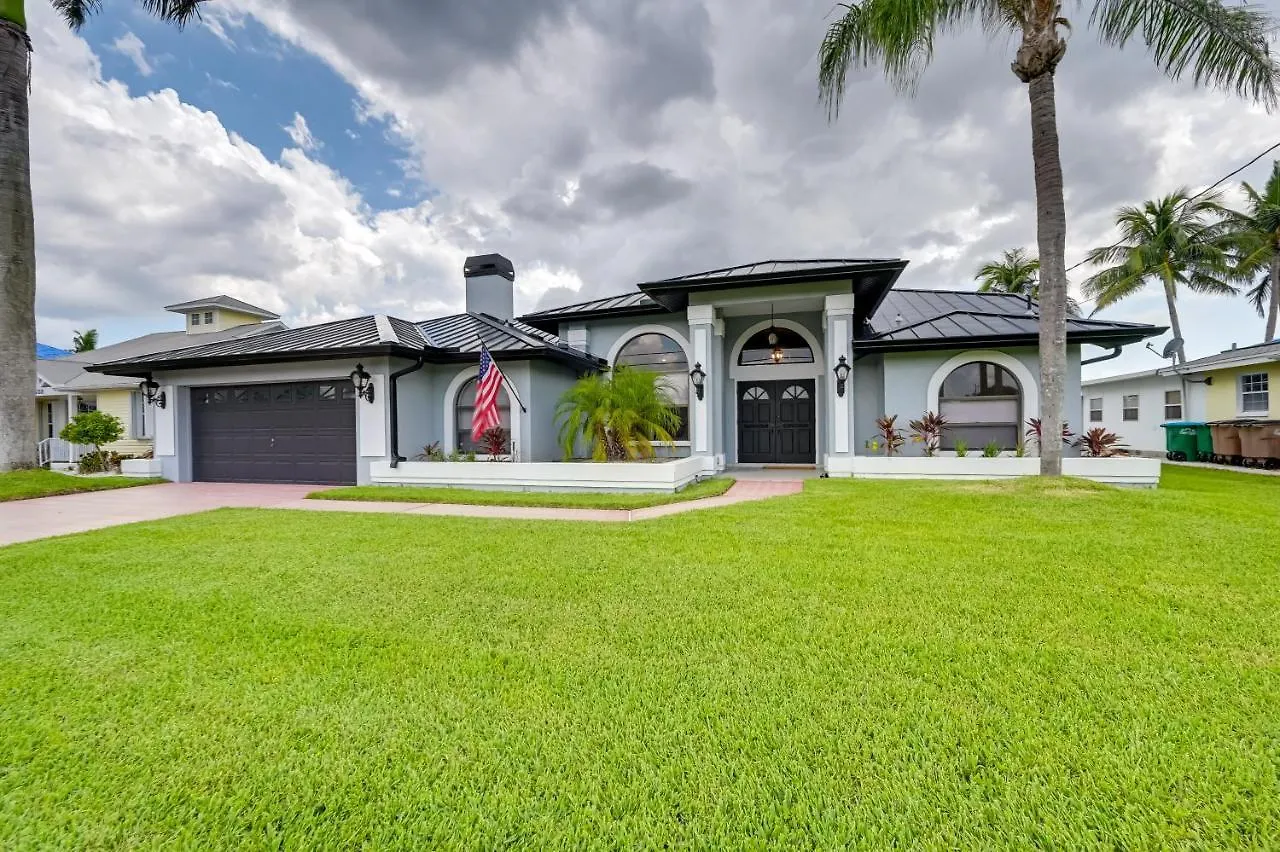 Luxurious Oasis Half Mi To Boat Ramp! Cape Coral