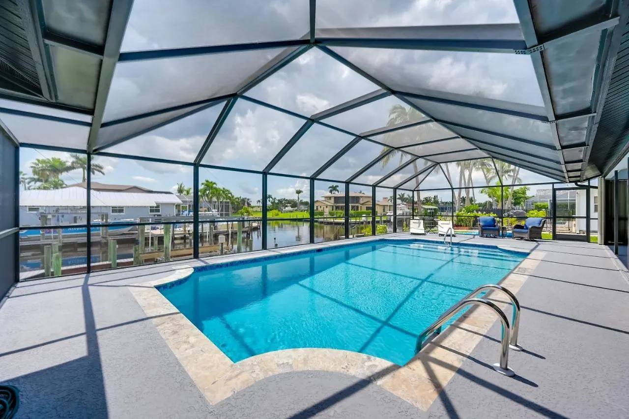 Luxurious Oasis Half Mi To Boat Ramp! Cape Coral